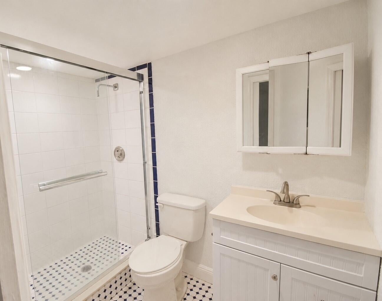 Unit 220 photo 7