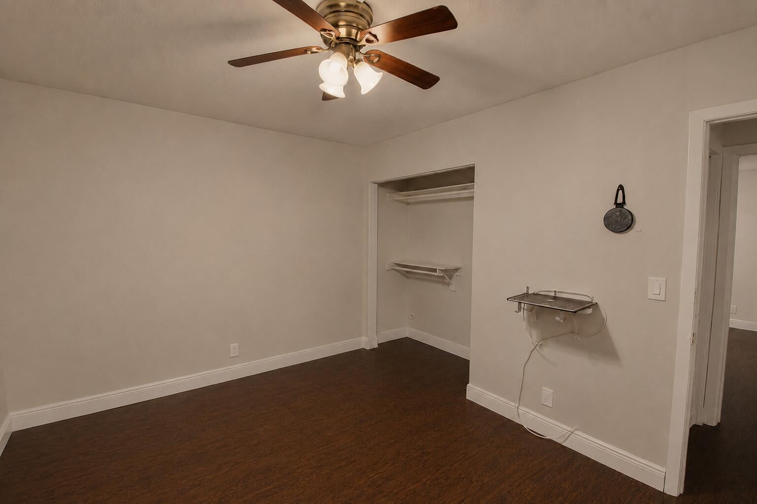 Unit 220 photo 8