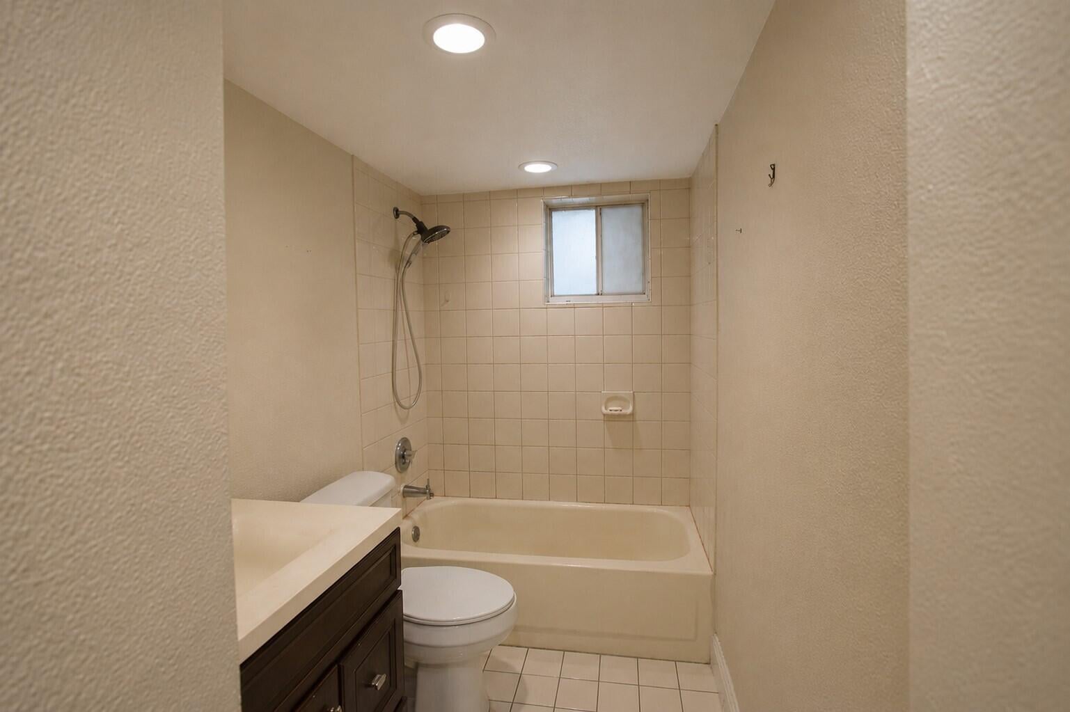 Unit 220 photo 9