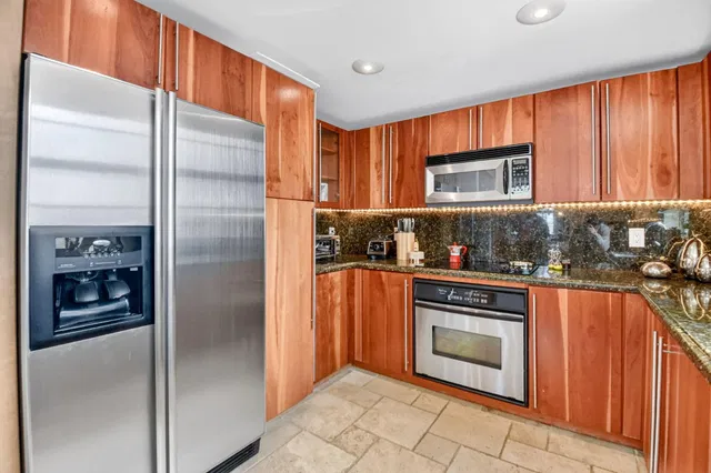 610 Clematis Unit 424 photo 14