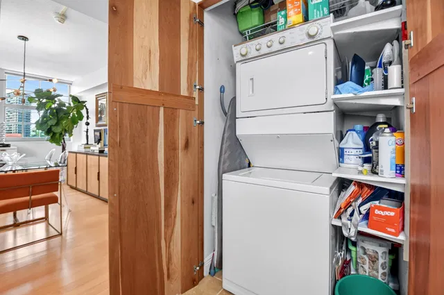 610 Clematis Unit 424 photo 17