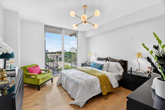 610 Clematis Unit 424 photo 18