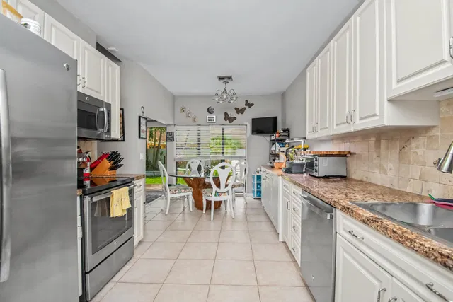 Residence photo 17