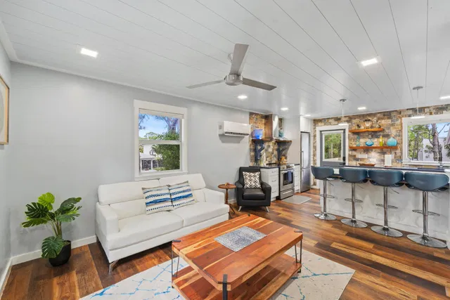 Residence photo 3