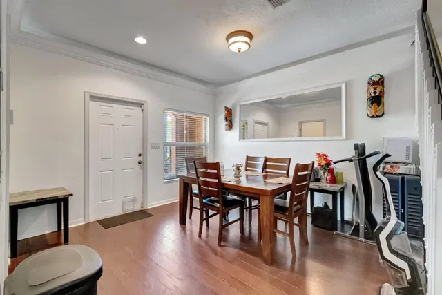 Residence photo 2
