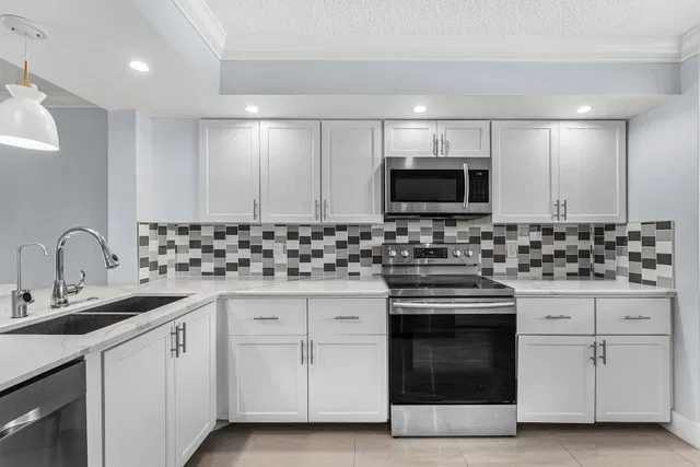 Eastpointe Country Club Unit 201 photo 7
