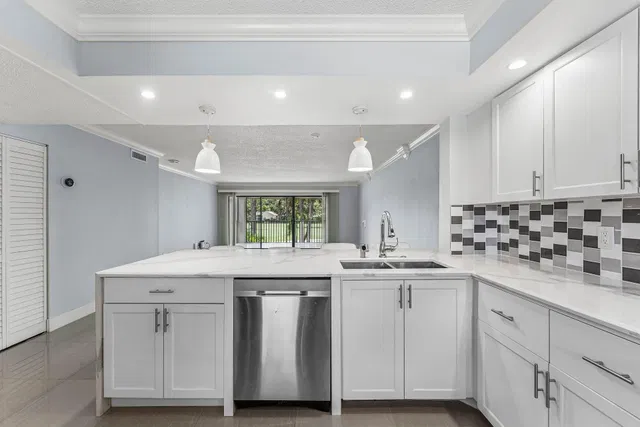 Eastpointe Country Club Unit 201 photo 8