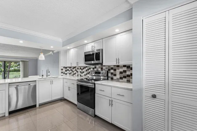 Eastpointe Country Club Unit 201 photo 9