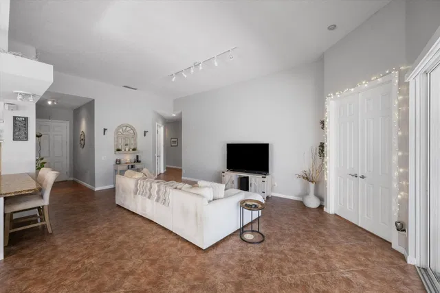  Residence photo 6