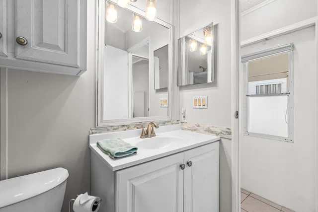  Unit H photo 14
