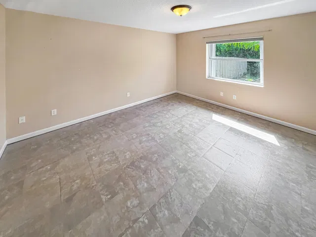 Residence photo 4