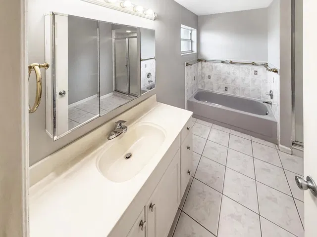 Residence photo 9