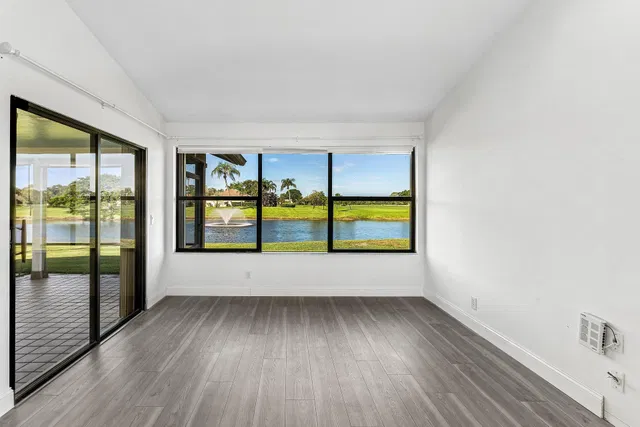 Eastpointe Country Club Residence photo 8