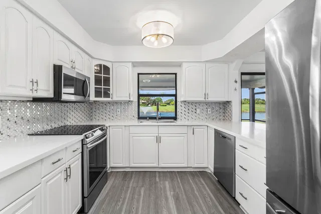 Eastpointe Country Club Residence photo 13