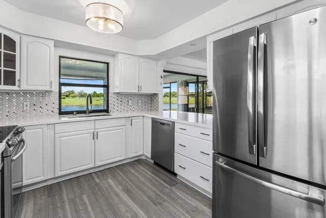 Eastpointe Country Club Residence photo 14