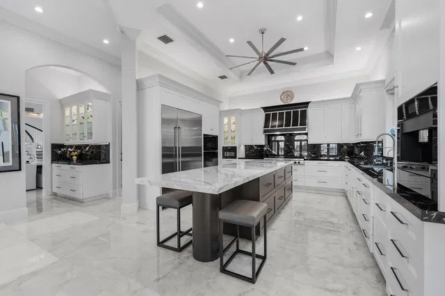 Royal Palm Yacht and Country Club Residence photo 14