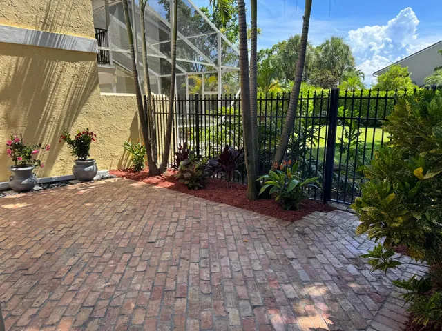  Residence photo 19