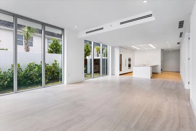 Alba Palm Beach Unit 102 photo 6