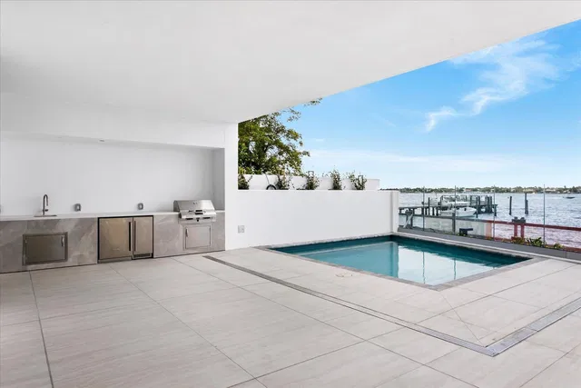 Alba Palm Beach Unit 102 photo 9