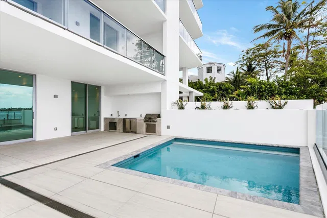 Alba Palm Beach Unit 102 photo 12