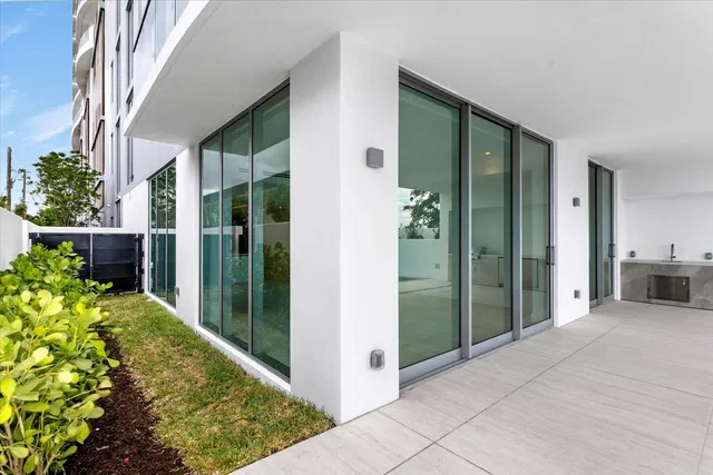 Alba Palm Beach Unit 102 photo 14