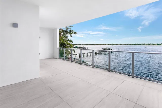 Alba Palm Beach Unit 102 photo 23