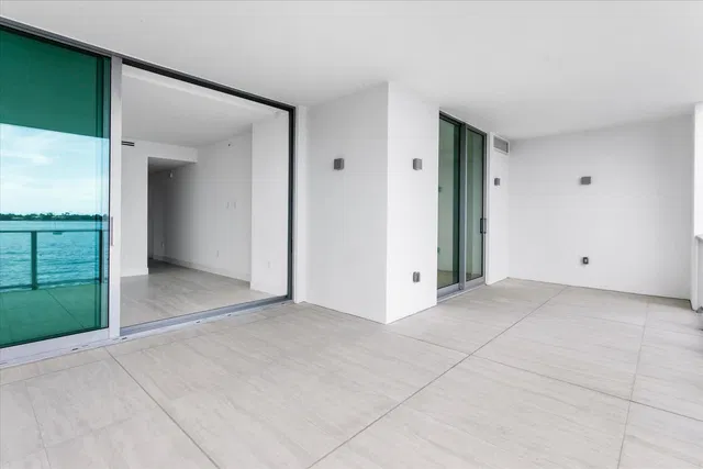 Alba Palm Beach Unit 102 photo 25