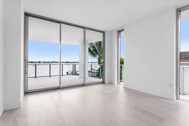 Alba Palm Beach Unit 102 photo 26