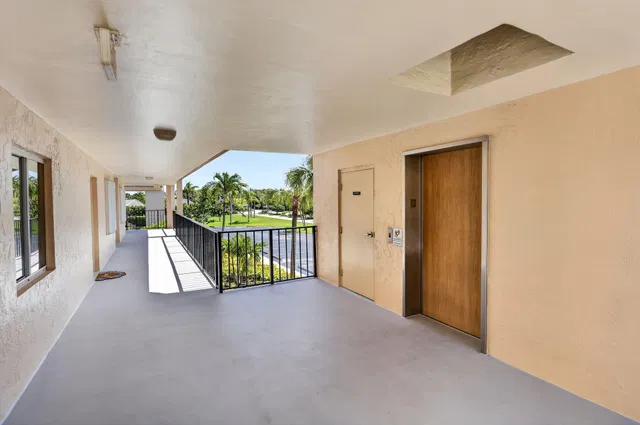 Unit D 203 photo 2