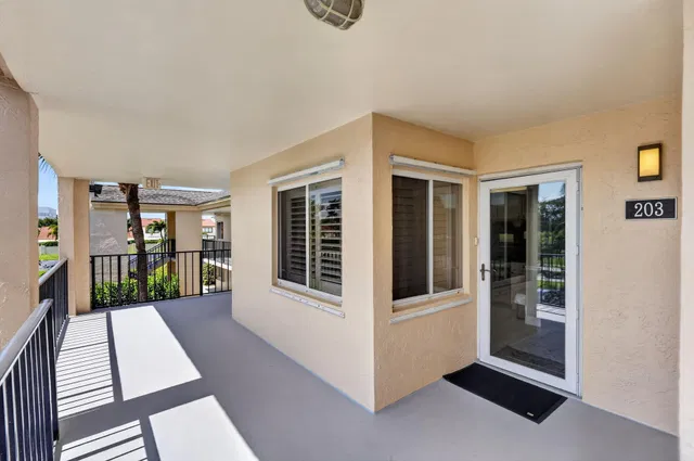 Unit D 203 photo 3