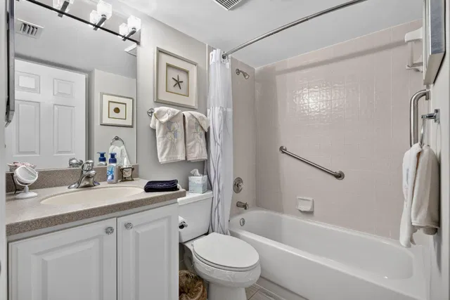 Unit D 203 photo 32