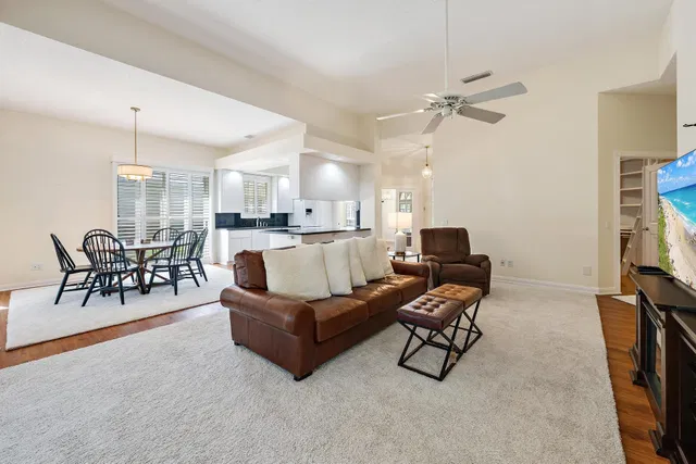 Residence photo 3