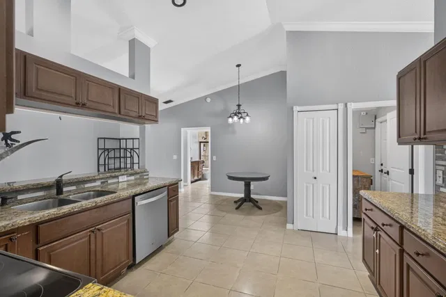  Residence photo 14