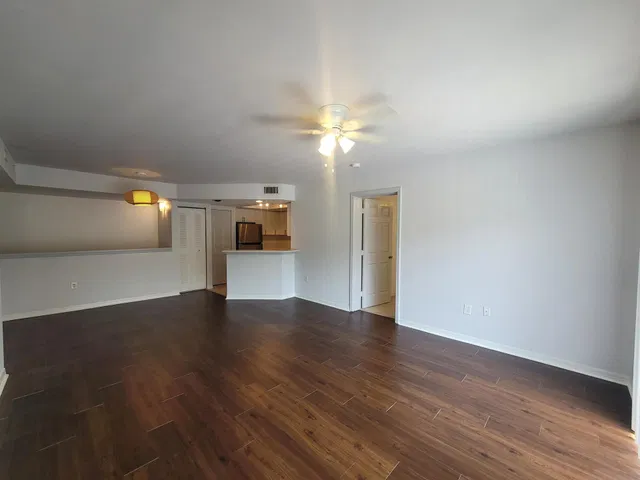 Unit 1204 photo 5