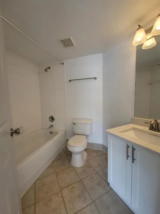 Unit 1204 photo 8