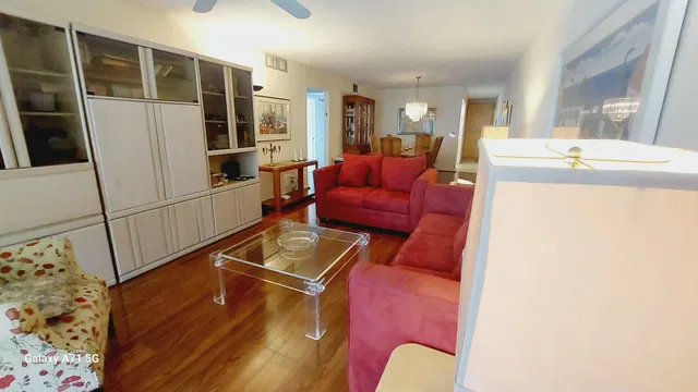Unit 2001 photo 2