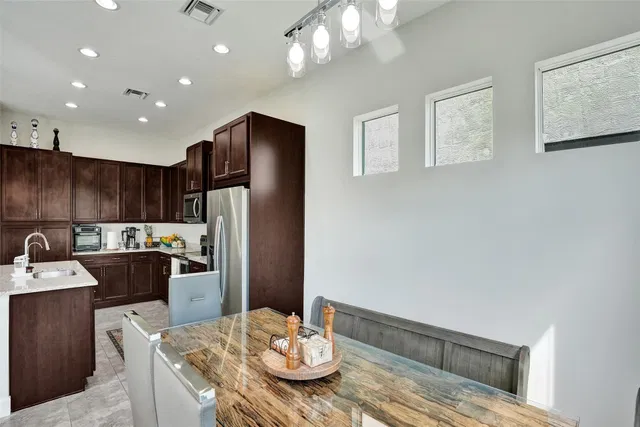 Residence photo 11