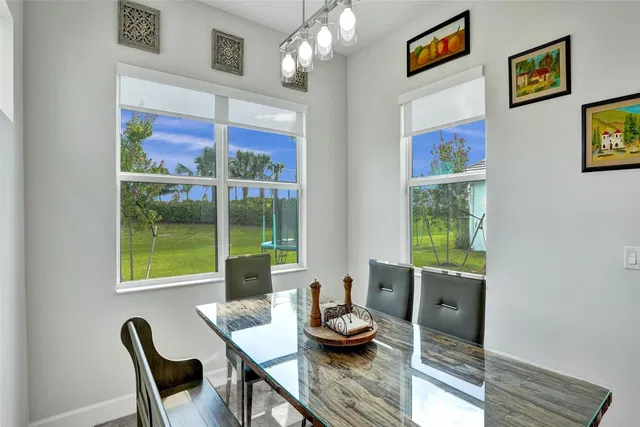 Residence photo 12