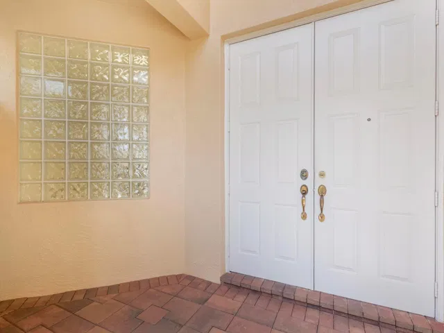 Residence photo 3