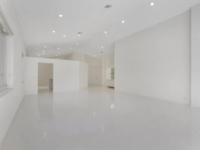 Residence photo 8