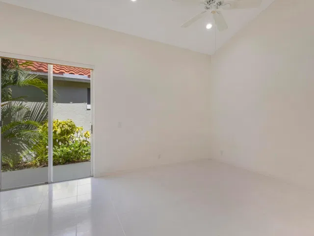 Residence photo 9