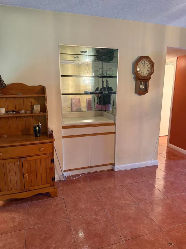 Unit 110 photo 3