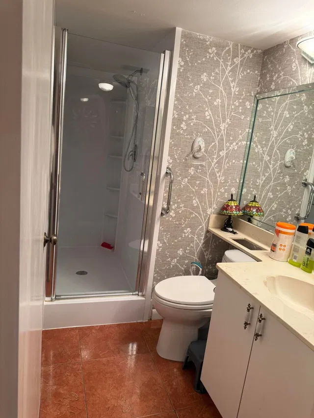 Unit 110 photo 9