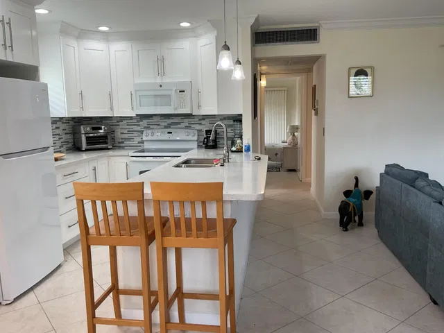 Unit 148 photo 2