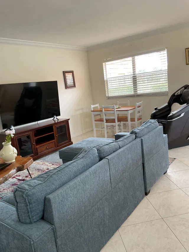 Unit 148 photo 8