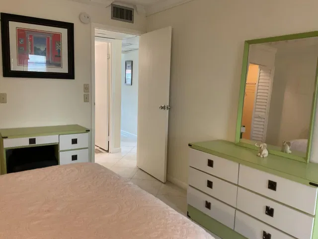 Unit 148 photo 10