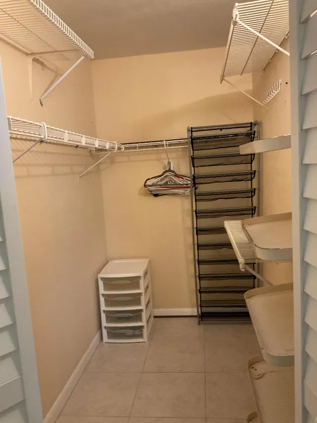 Unit 148 photo 11