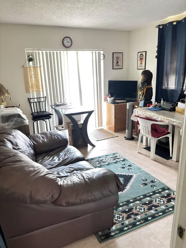 Residence photo 3