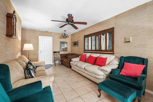 Residence photo 12
