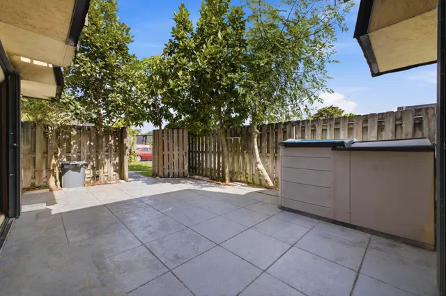  Residence photo 5